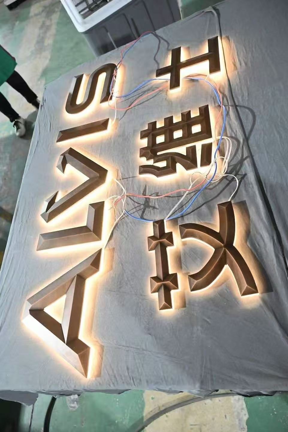 不锈钢发光字定制
